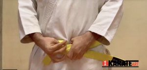 Como Amarrar a Faixa do Karate Parte 08